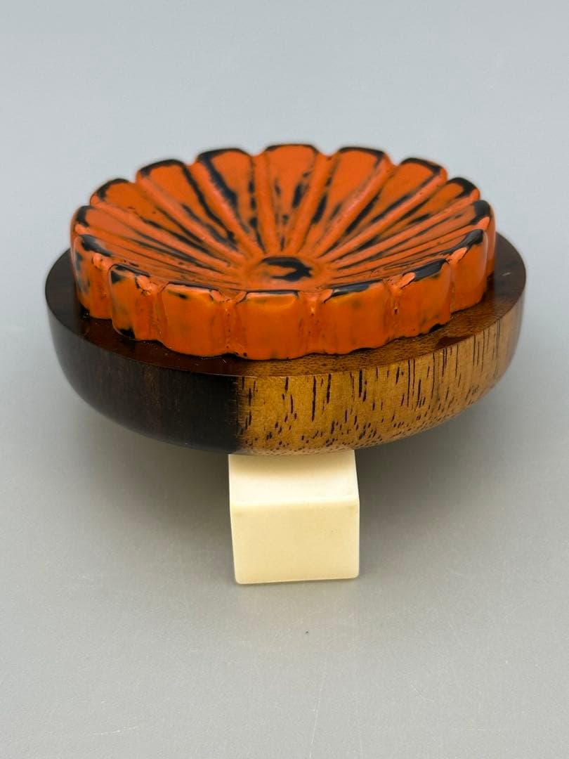 茶道具　香合　土井義峰　菊彫根来