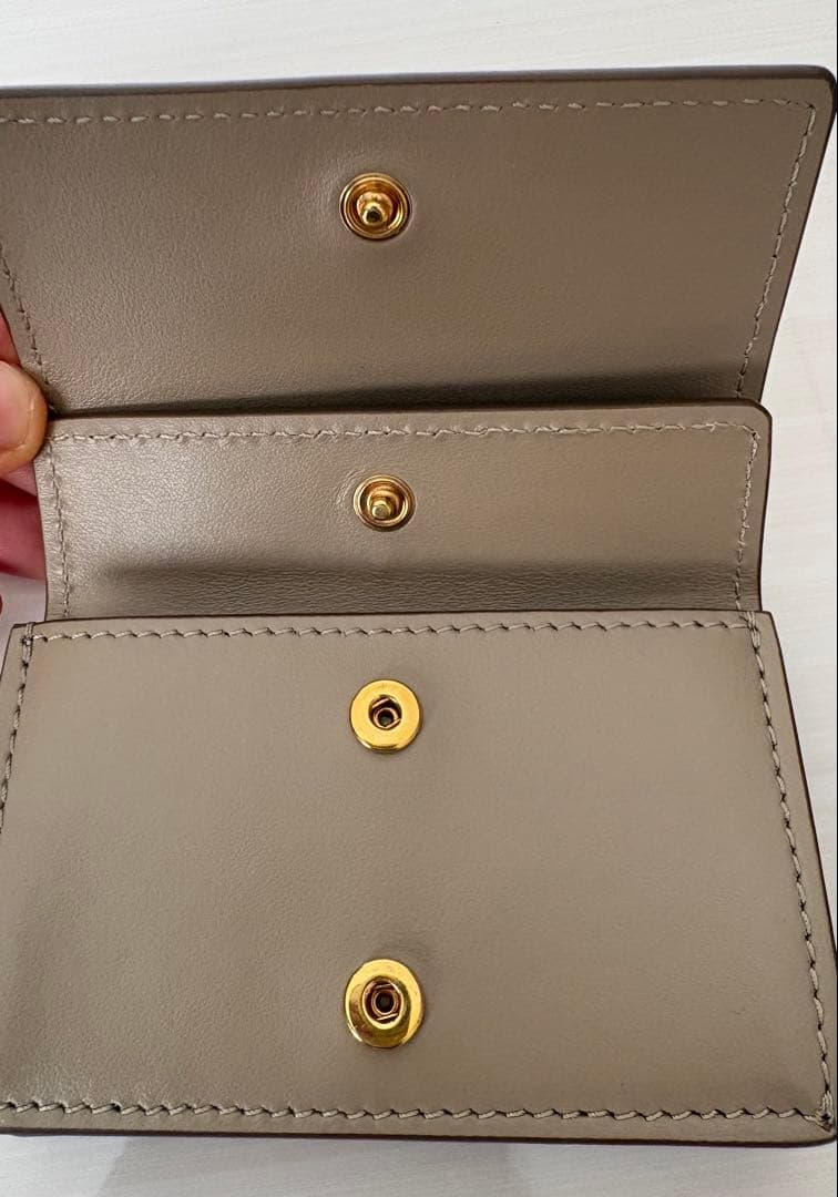 Burberry TB チェーンウォレット（レザー）