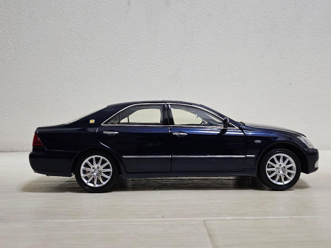 トヨタ 18クラウン ミニカー ダークブルー