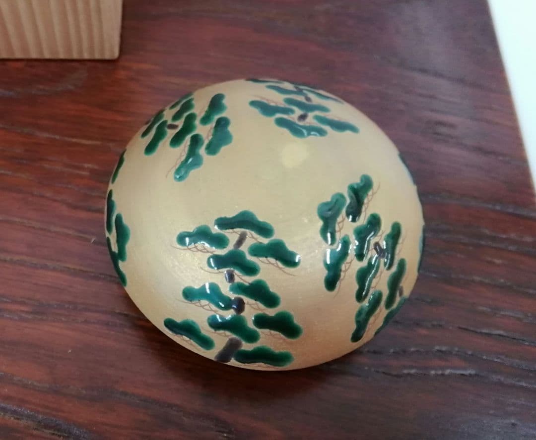 九谷焼 西田白翠 金彩 松 香合