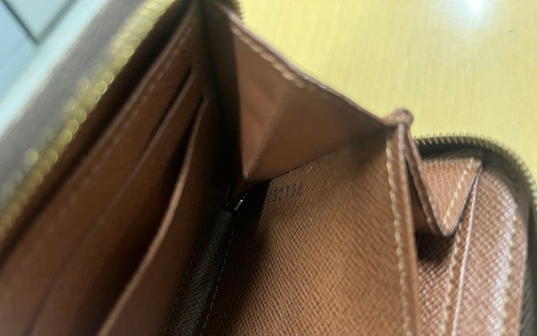 あんしん鑑定済　LOUIS VUITTON ジッピーパース