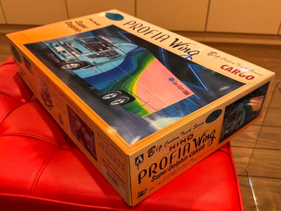 1/32 日野 スーパードルフィンプロフィアウイングカーゴ 【未組立て品】