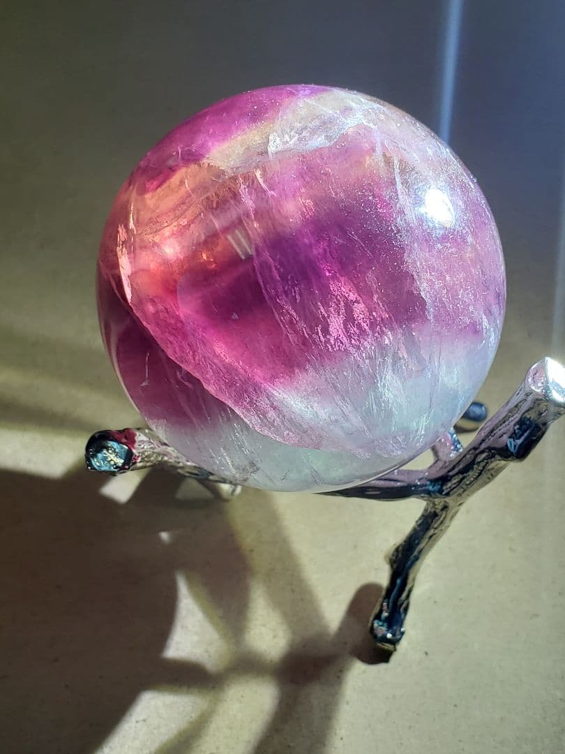 虹あり❣️44mm❣️パープルと薄いグリーンのフローライト スフィア
