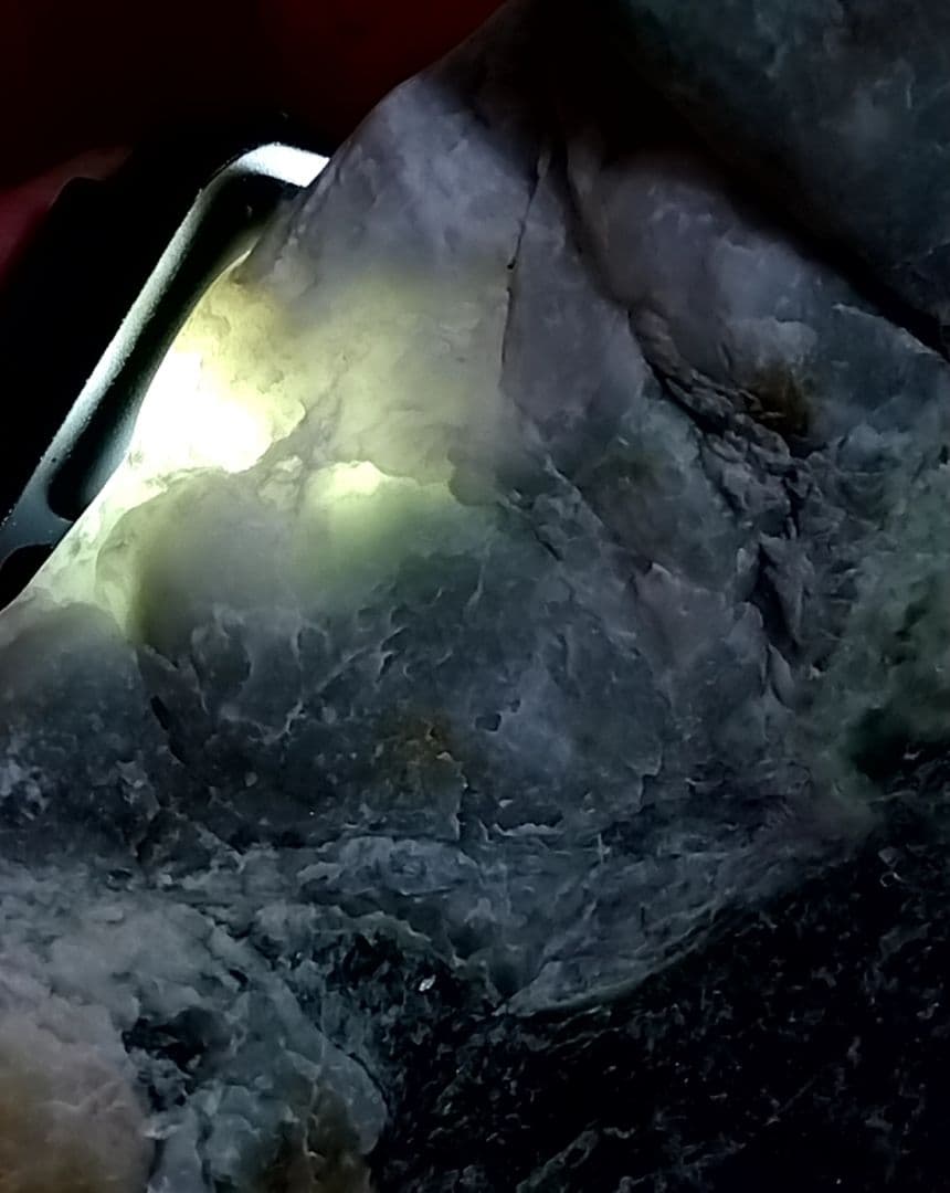 ☆翡翠原石☆糸魚川硬玉【横川転石・川ズレ・ウブ16kg】☆翡翠原石