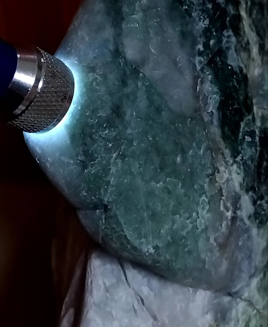 ☆翡翠原石☆糸魚川硬玉【横川転石・川ズレ・ウブ16kg】