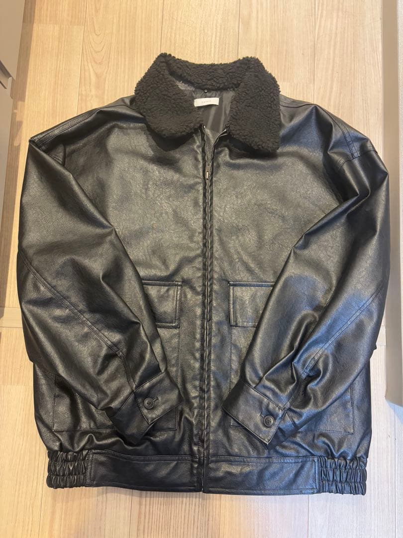 ボア襟付きブラックレザージャケット coen ボア襟付きレザーライクヴィンテージブルゾン - ファッション通販