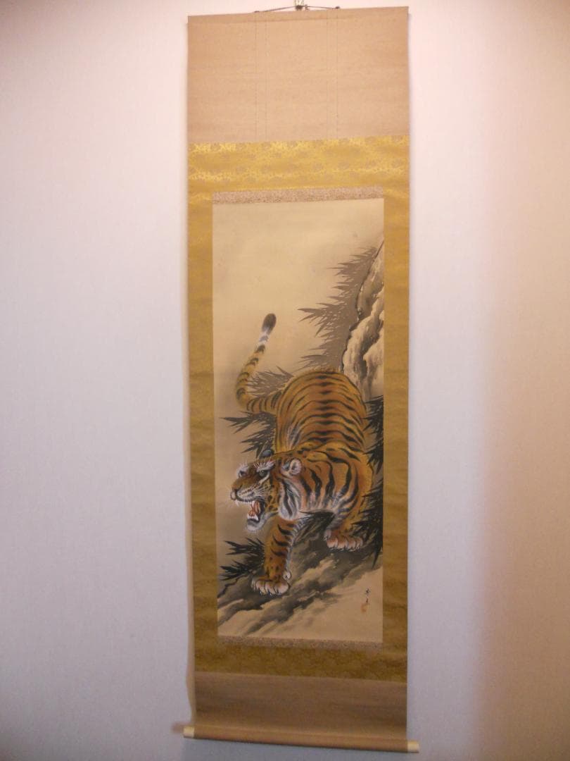 掛け軸 芳崖 猛虎之図 絹本 希少 軸装 茶道具 掛軸 です。