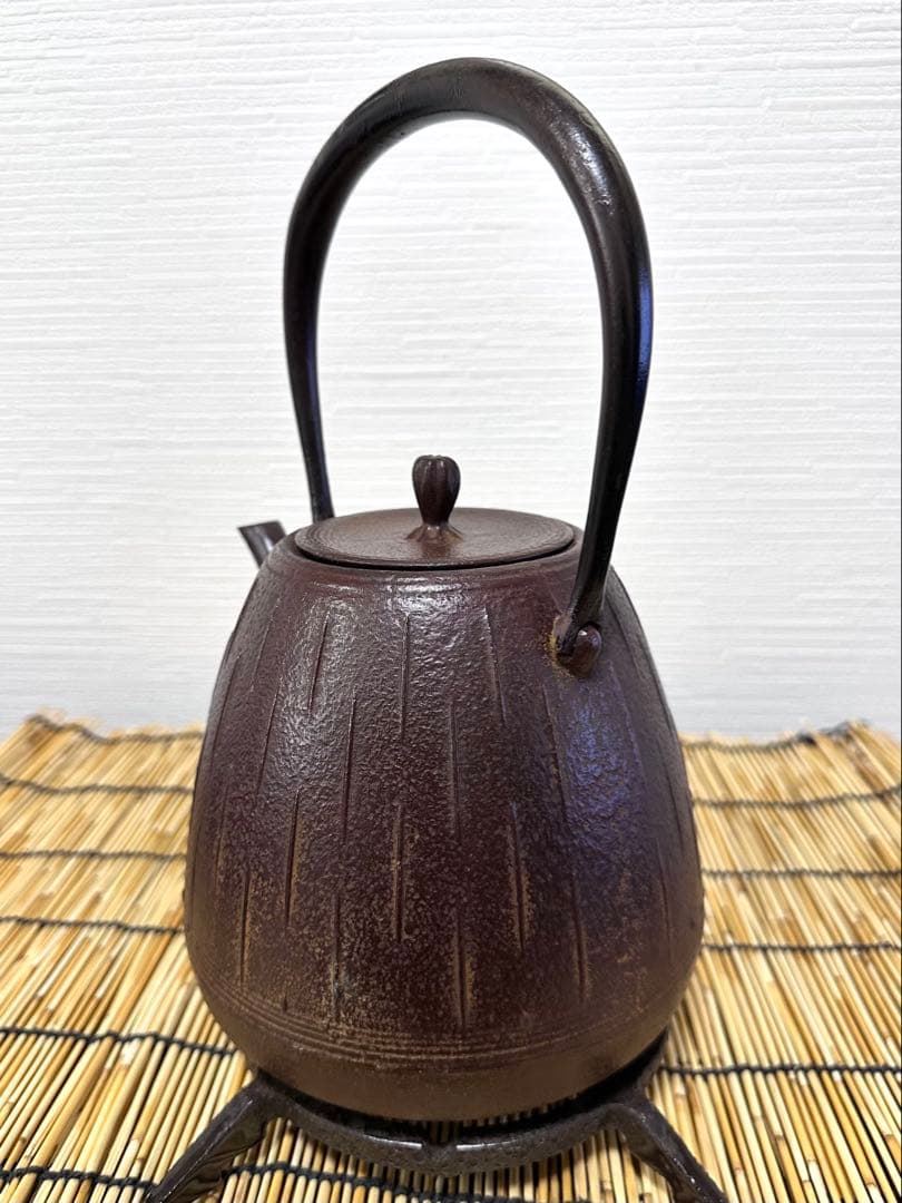 ほぼ未使用品　南部鉄瓶作家 及川 恒作 １５型雨地文 南部鉄瓶 南部鉄器　鉄瓶