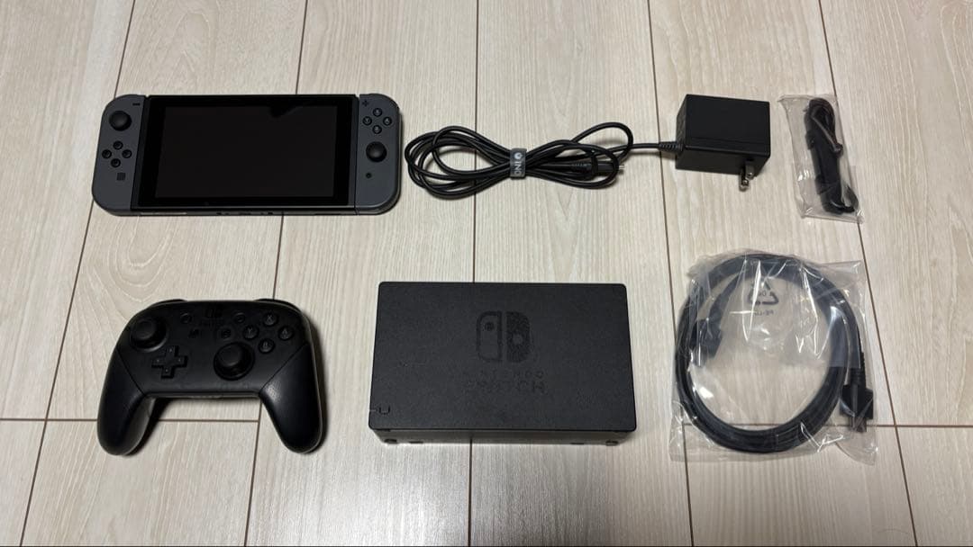 【完品】Nintendo Switch 本体＋純正プロコン＋純正キャリングポーチ