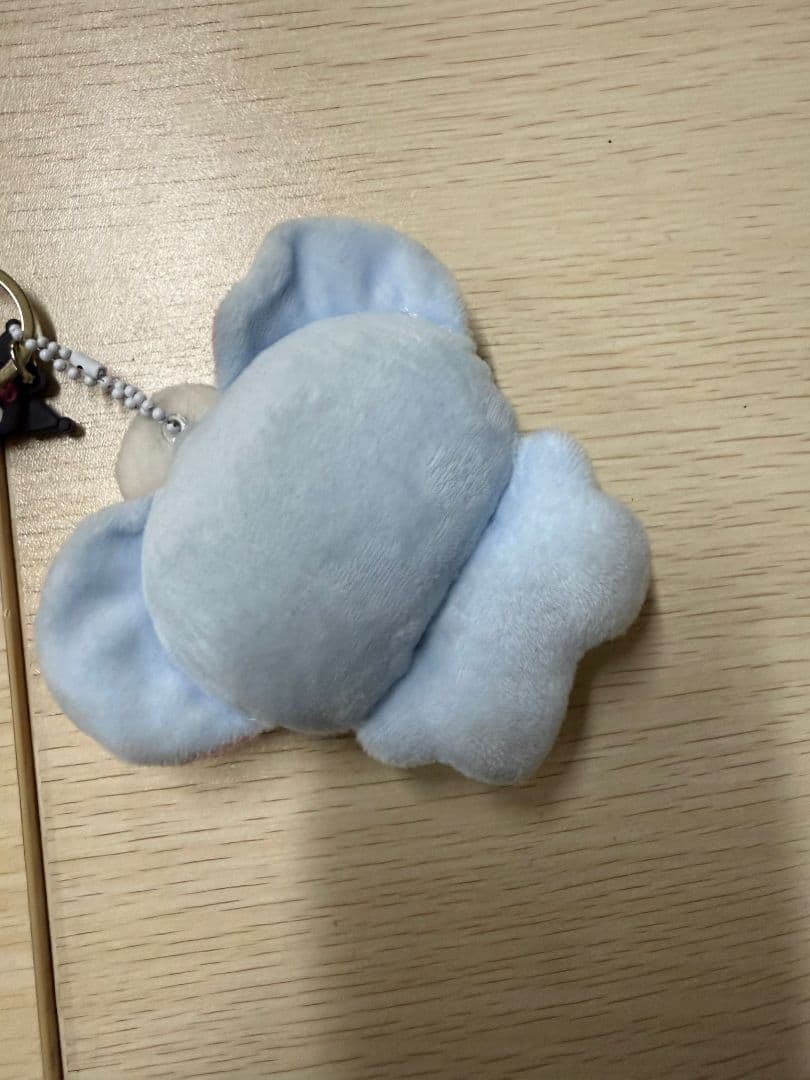 柔らかいフリース素材のクマ型キーホルダーぬいぐるみ