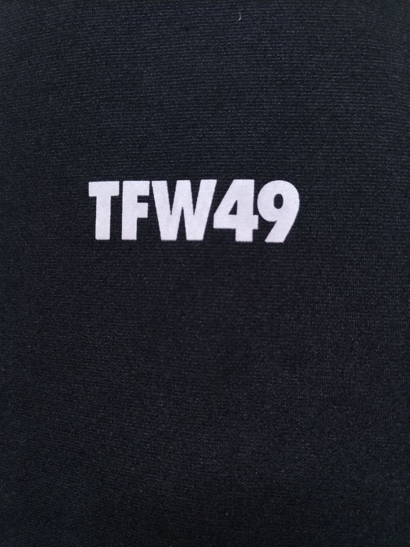 TFW49 プルオーバー パーカー　黒