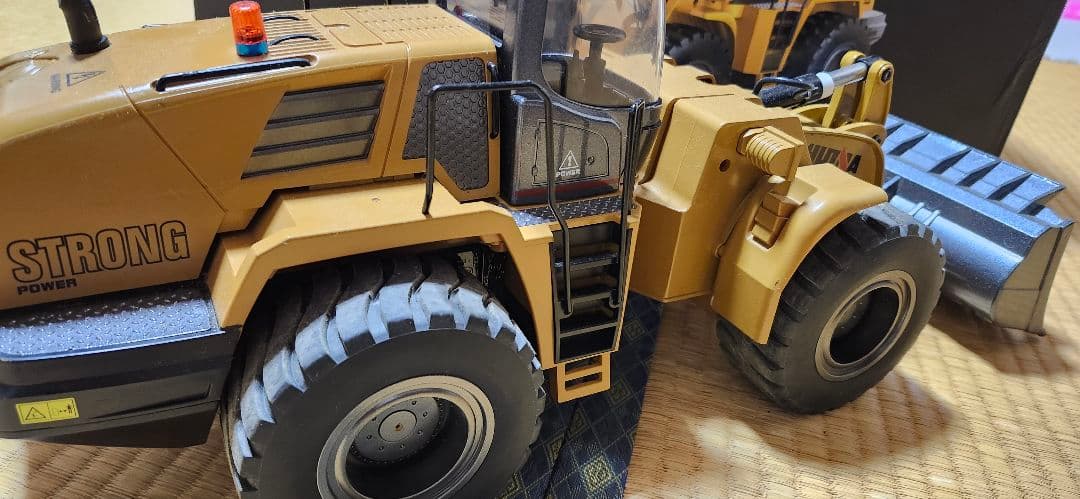 ラジコン！1/14 ホイールローダー