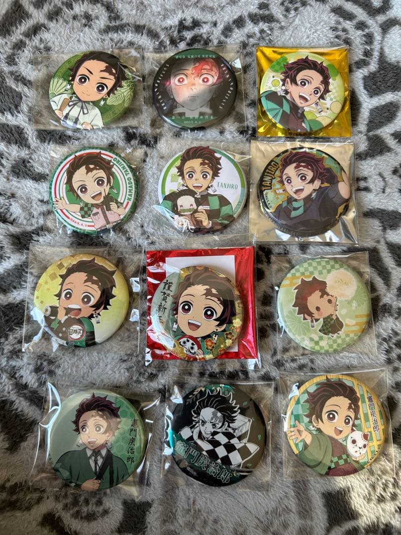 竈門炭治郎 缶バッジ 12個セット - メルカリ