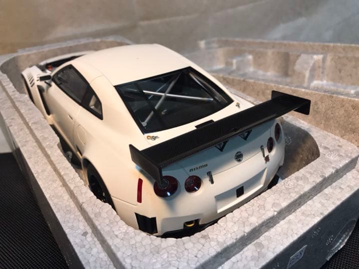 オートアート 81076 1/18 日産GTR FIA GT1 ホワイト