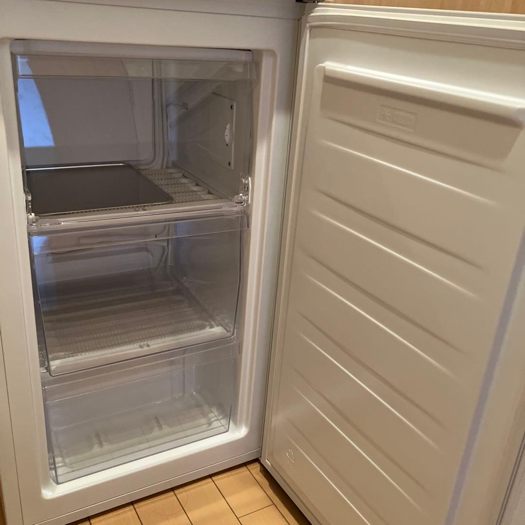 Hisense ノンフロン冷凍庫 HF-A61W 61L