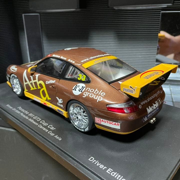 未展示品オートアート1/18Porsche911 GT3 Asia Cap’04