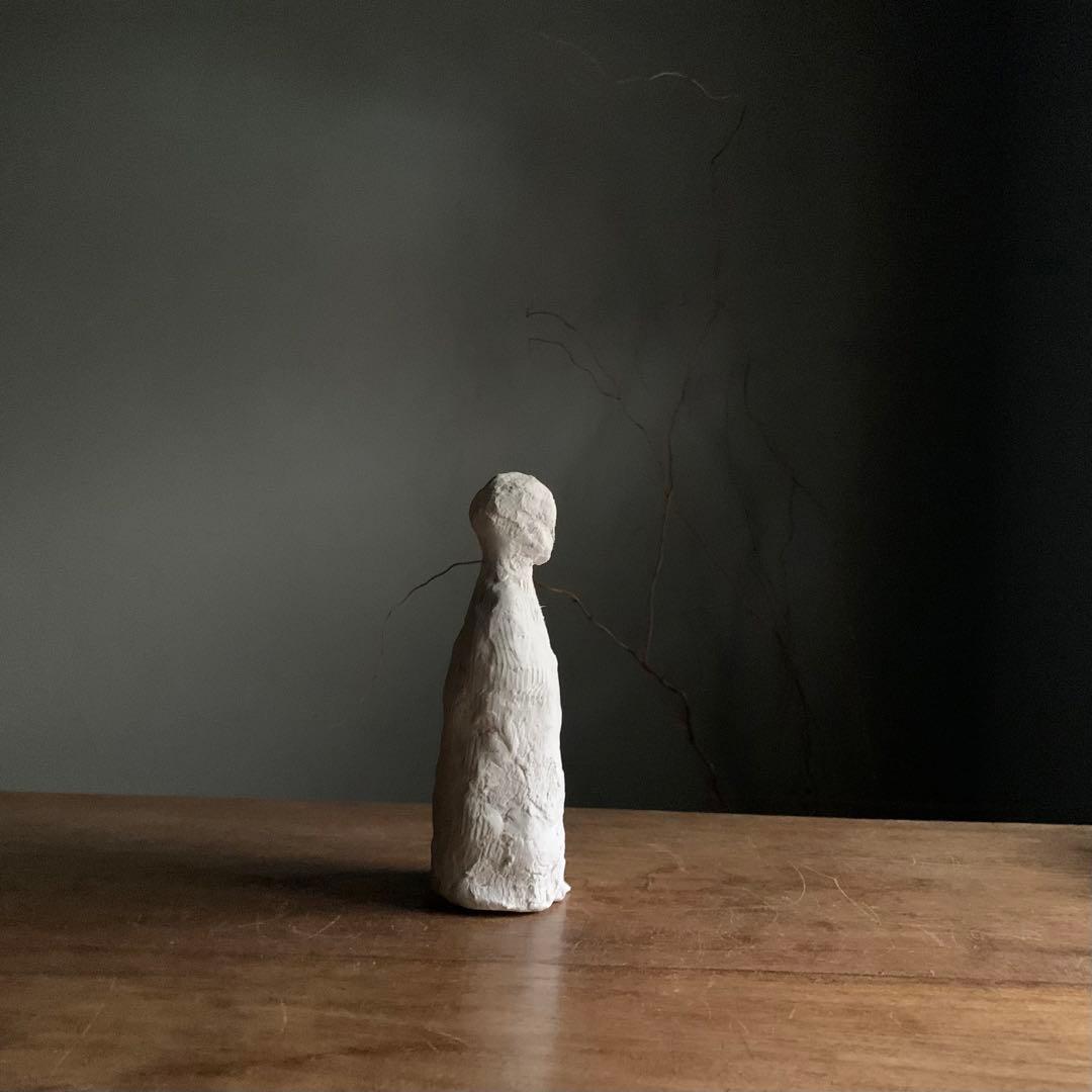 石膏の半身像 現代アート 美術品 立体作品 石塑粘土 オブジェ