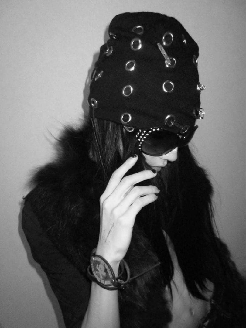 モード】KUIN KISSA Block core銀抜き穴ビーニー 平成ギャル｜モード