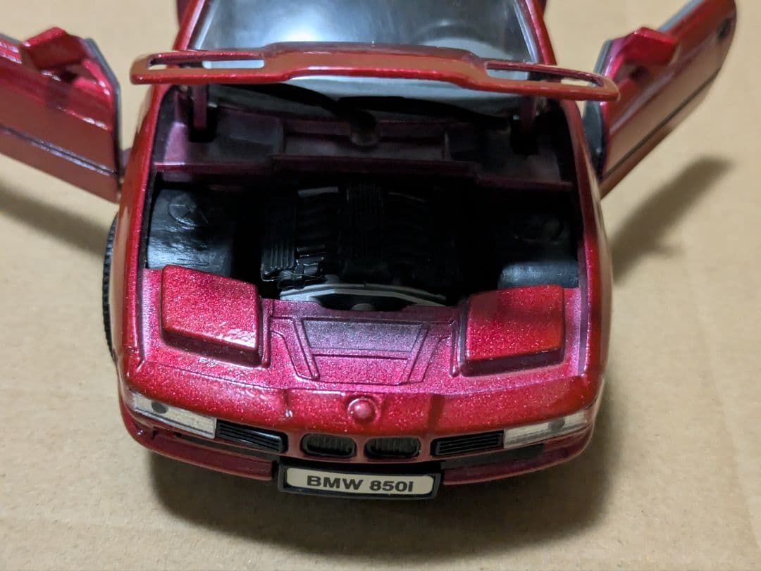 BMW 850i　1/24　ミニカー