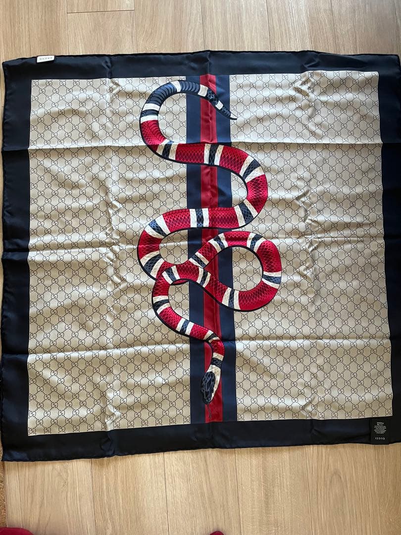 新品未使用　GUCCI ストール シルク　ショール 大判　マフラー　箱付き