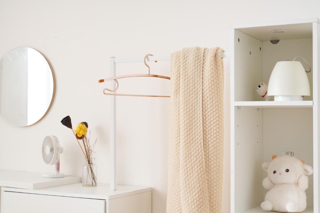 3段キャビネット+幅調整デスク+ ハンガーラック+ラック化粧台 デスク木製