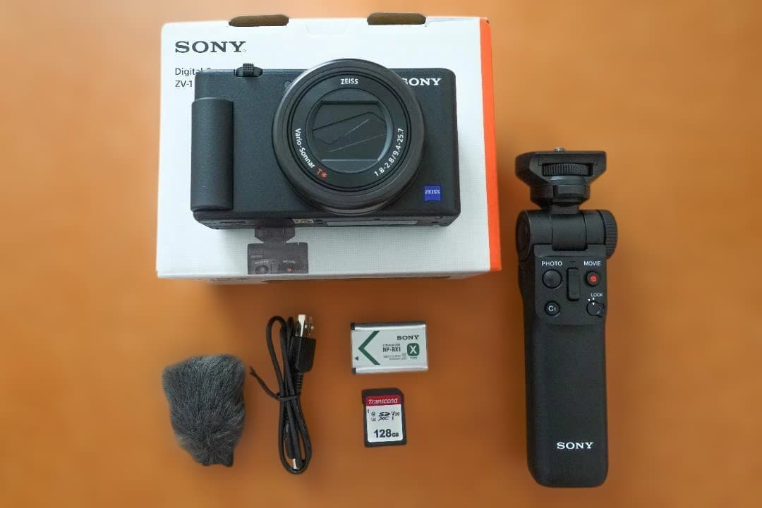 「値下げ」美品 SONY カメラ ZV-1、グリップ GP-VPT2BT付き Amazon | SONY(ソニー) 【ZV-1 と グリップ セット】 快適にVlog撮影を