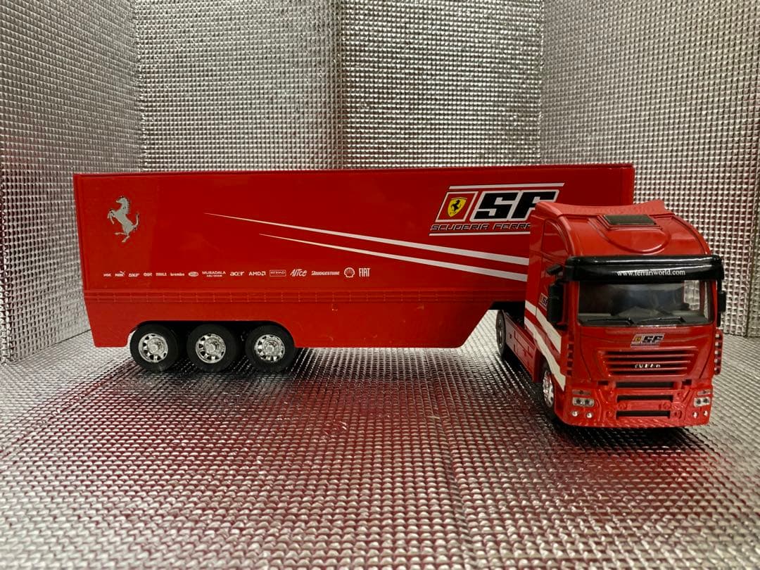 【約50㌢F1 フェラーリ　トランスポーター　スクーデリアフェラーリ1/32】