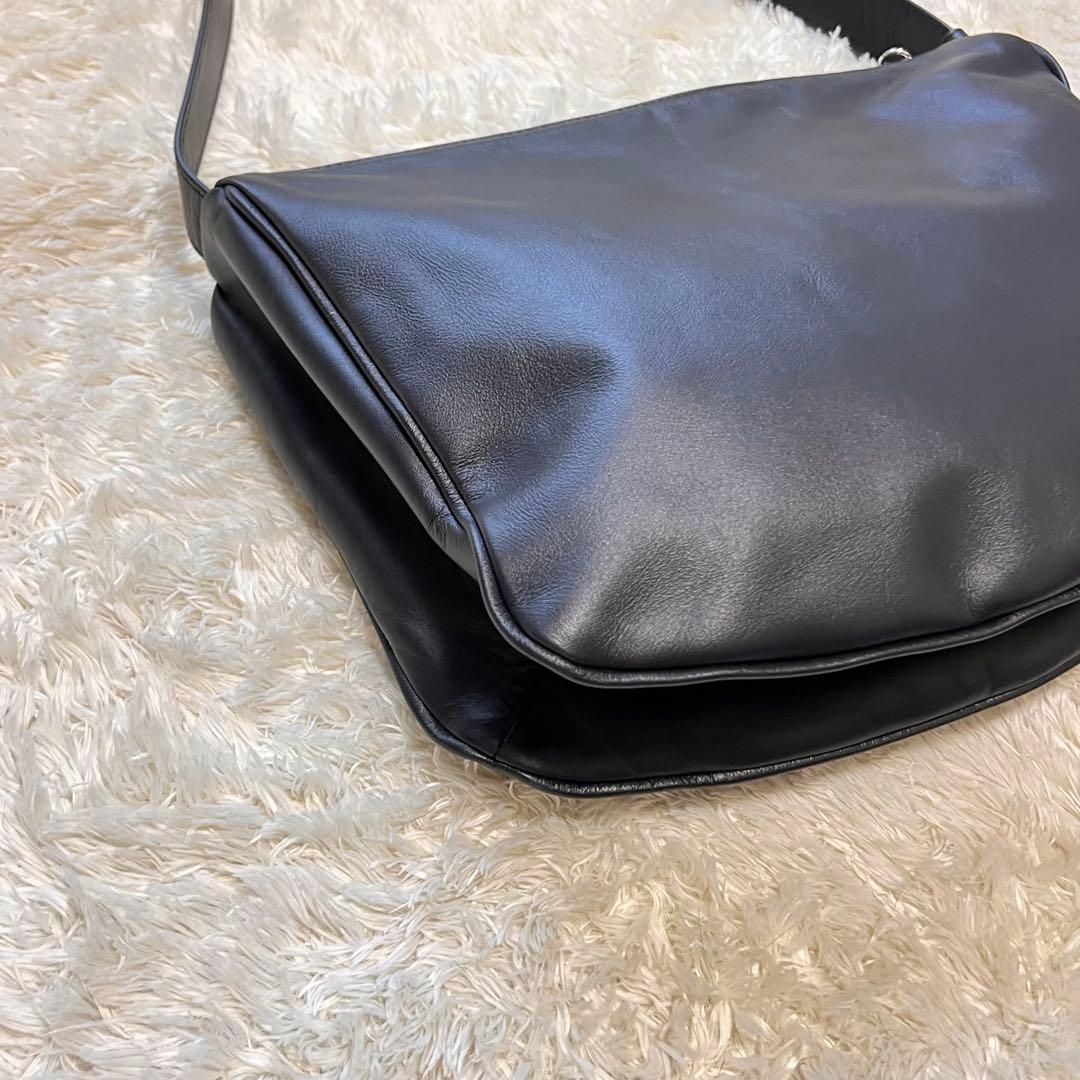 イアパピヨネ スワローマチショルダーバッグ ブラック