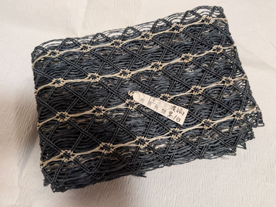 【新品未使用】誉田屋源兵衛　羅　半幅帯　芭蕉角繋　波縞黒白 誉田屋源兵衛 芭蕉角繁半幅帯 – きもの永見公式通販 | オンラインショップ