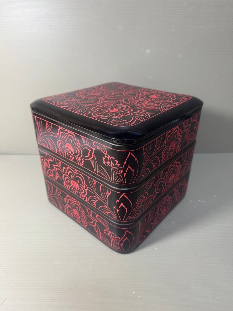 2546 越前塗　骨董　三段重箱 漆 漆器 泥朱 牡丹彫