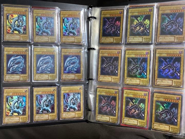 遊戯王カード　ファイル　まとめ売り　約200枚　初期　青眼の白龍など