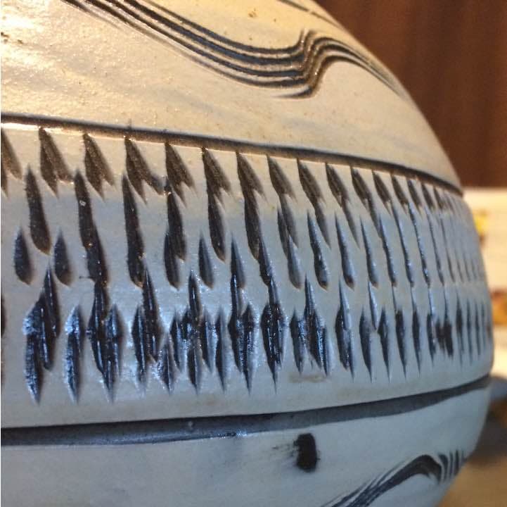 小鹿田焼　三升丸花瓶　飛び鉋　白