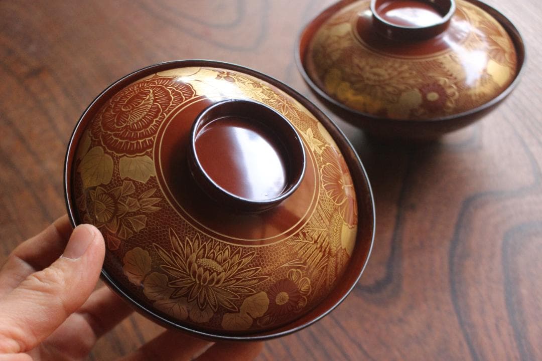 デッドストック！落ち着きある朱漆に極上花尽沈金の映えるお椀2点（検輪島塗沈金椀