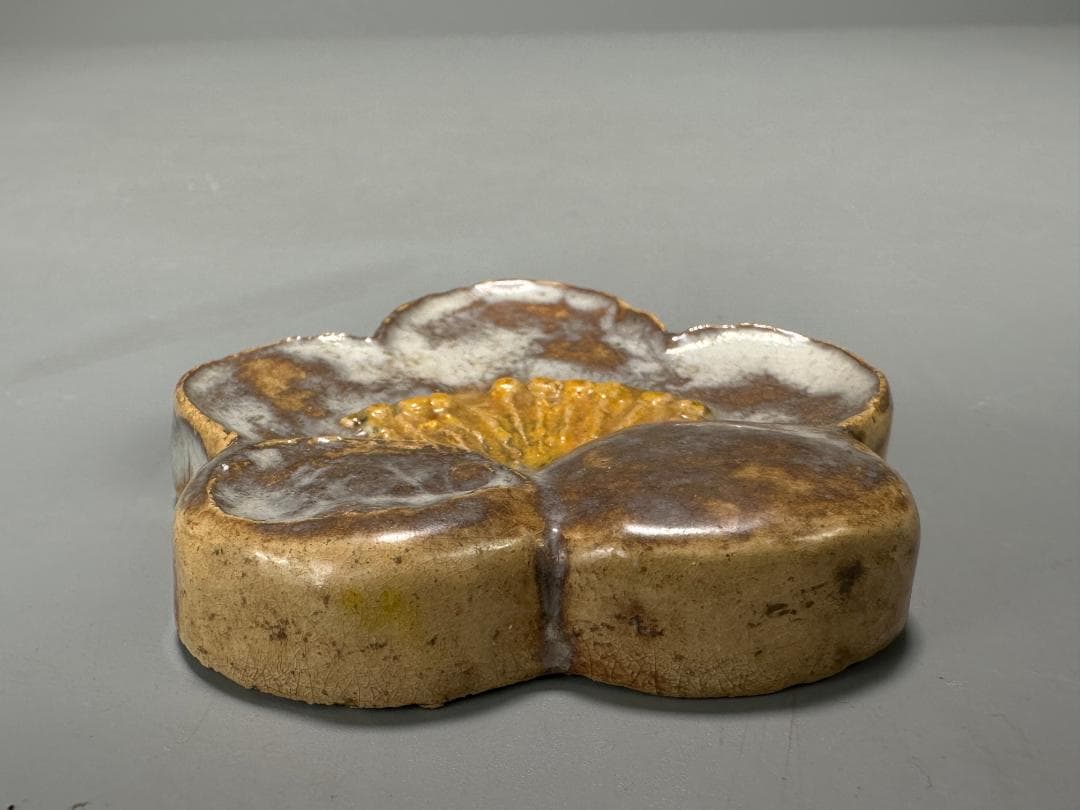 志野焼　香道具　梅形香合　蓋物