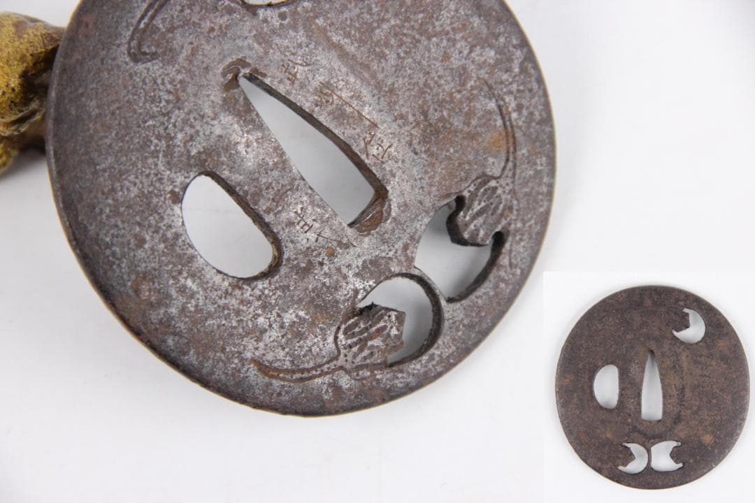 鉄地 刀鍔 武州住正義　銘　鍔　 /武具/刀装具　EU11-17