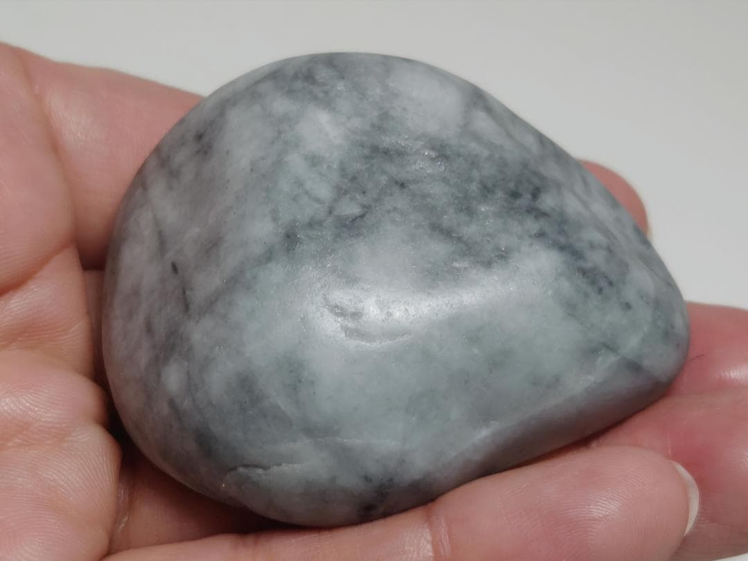 糸魚川54 翡翠 142g ヒスイ 原石 鑑賞石 自然石 誕生石 鉱物 鉱石