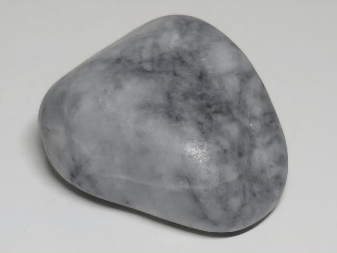 糸魚川54 翡翠 142g ヒスイ 原石 鑑賞石 自然石 誕生石 鉱物 鉱石