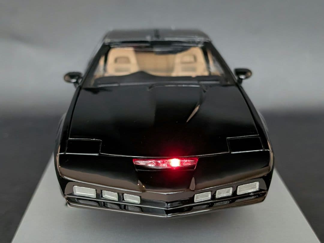 ナイトライダー K.I.T.T キット 1/18 音声／スキャナーユニット内蔵