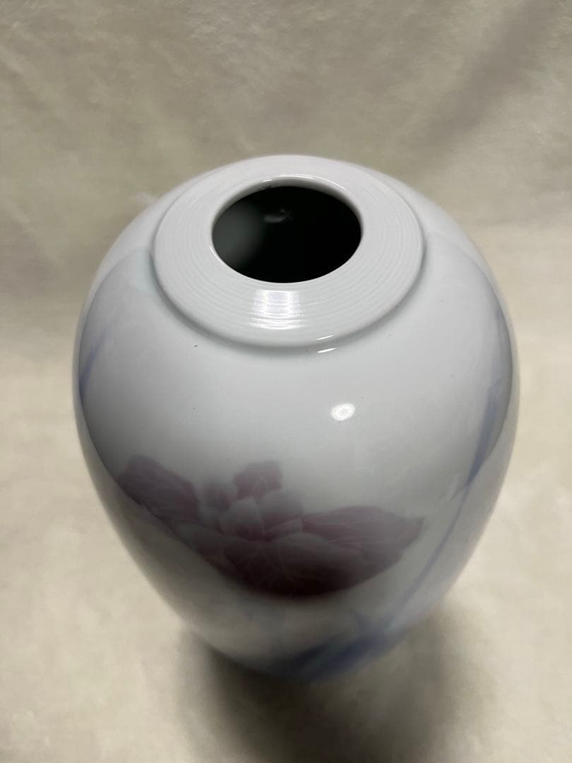 【宮内庁御用達 深川製磁】 《花瓶 官窯染付 菖蒲》 花入 花生 置物 深川製磁