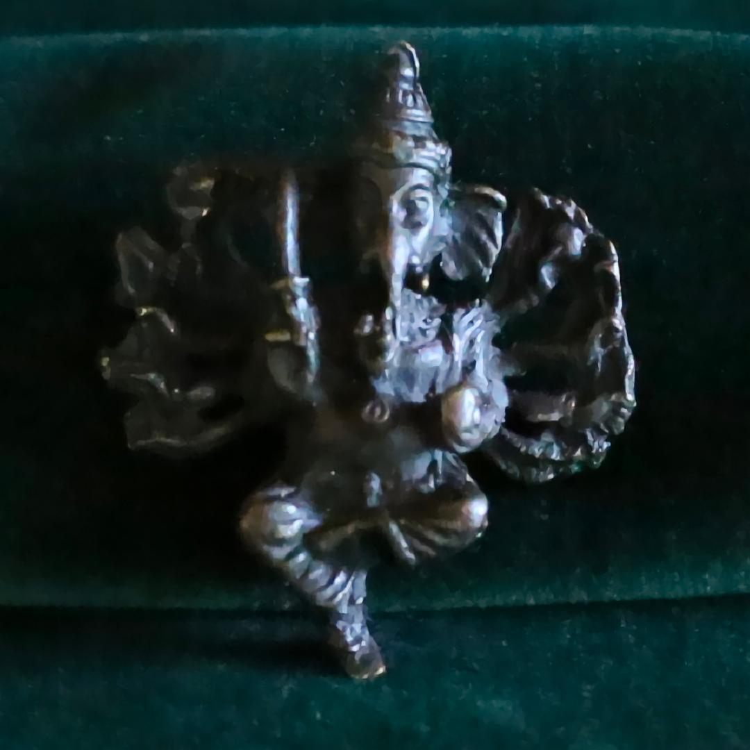 ガネーシャ像（吊）　金属製　4cm 　ー インドの小さな神さま ー インド真鍮製 二面ガネーシャ像 ガネーシャ像（吊） 金属製 4cm ー