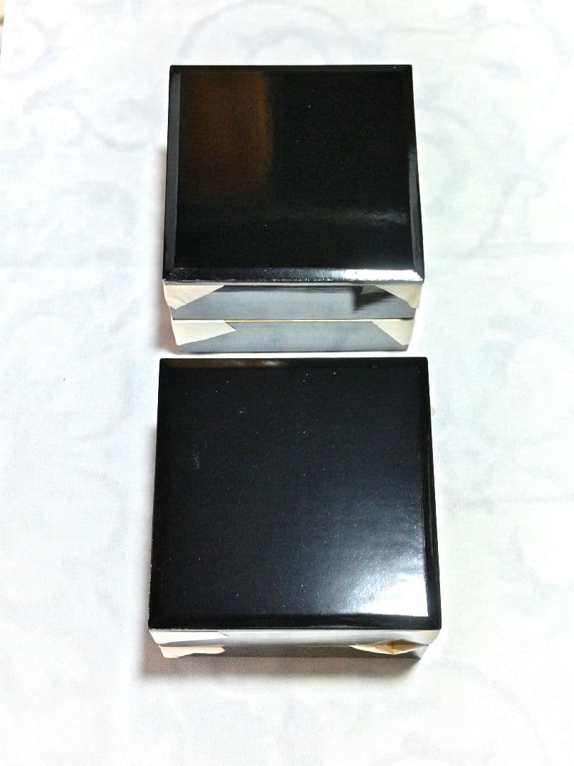 黒赤漆塗り　縁取り金色　2段重箱✕2　木箱入り　天然木