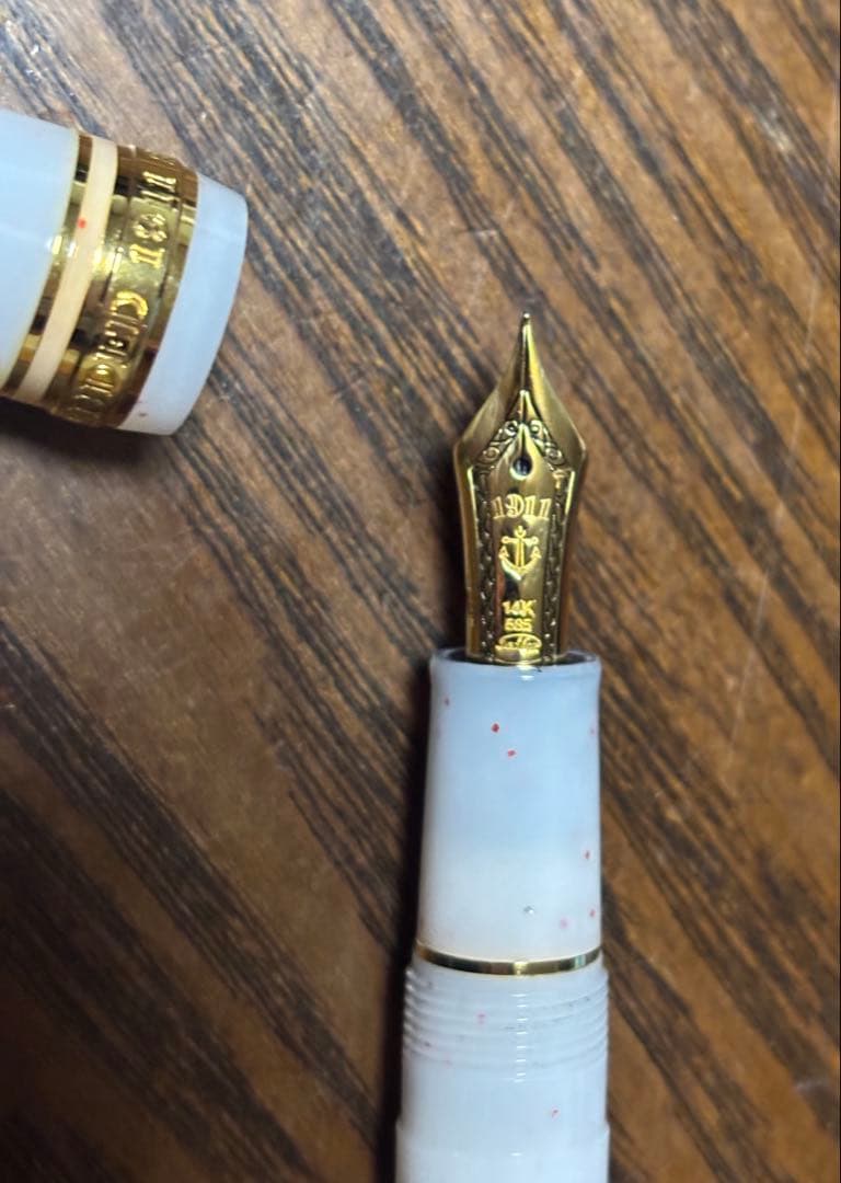 廃盤品】セーラー万年筆 四季織 雪椿 MF中細字