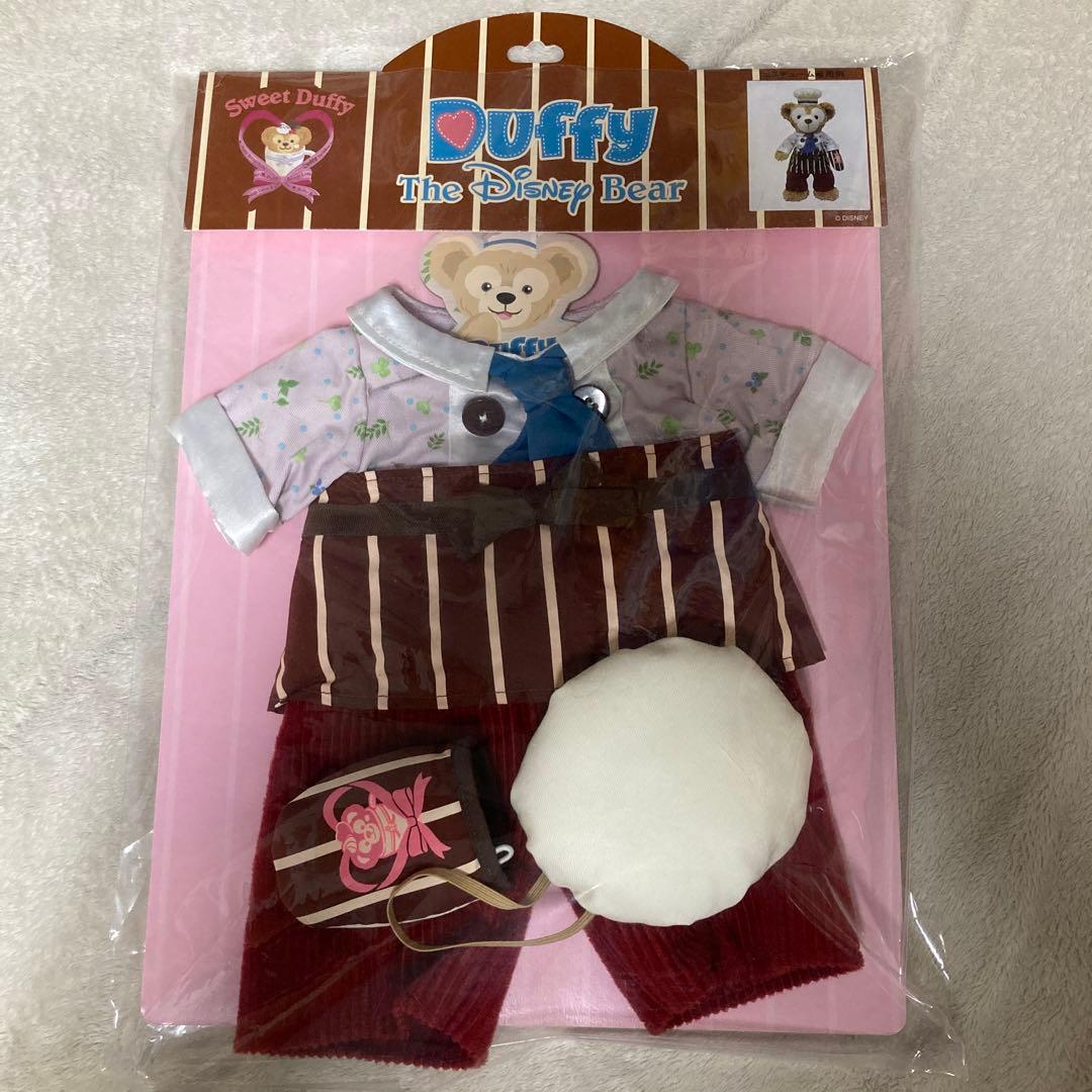 ダッフィーのハロウィーン】ジェラトーニがダッフィーにコスチュームを