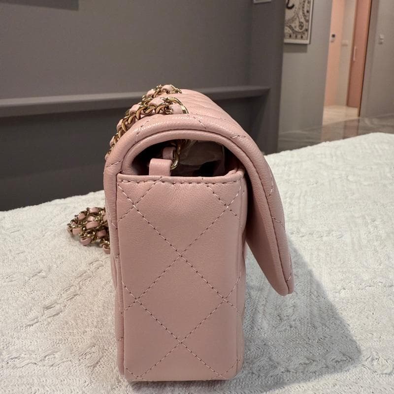 ミニラムスキン シングルフラップ シングルチェーンバッグ ピンク ゴールド金具