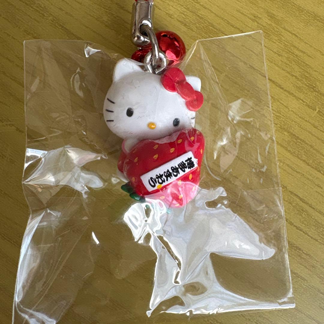 お値下げ！ご当地キティ 福岡限定 あまおう - メルカリ