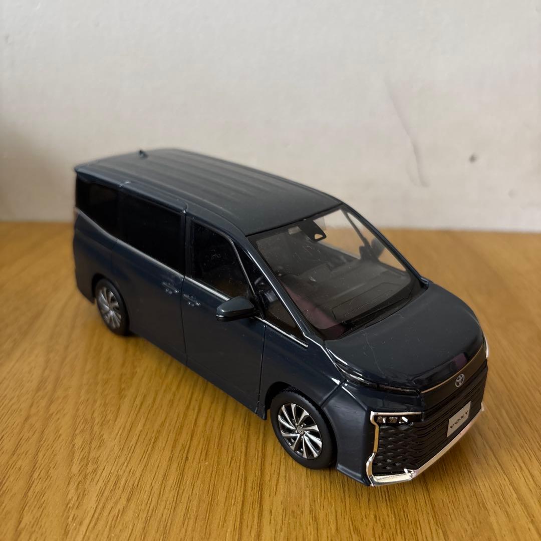 トヨタヴォクシーカラーサンプルミニカー