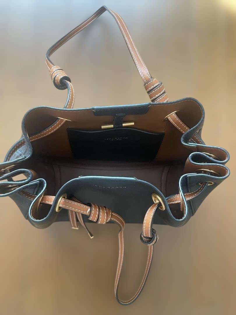 トリーバーチ　ブラック　レザー　ショルダーバッグ