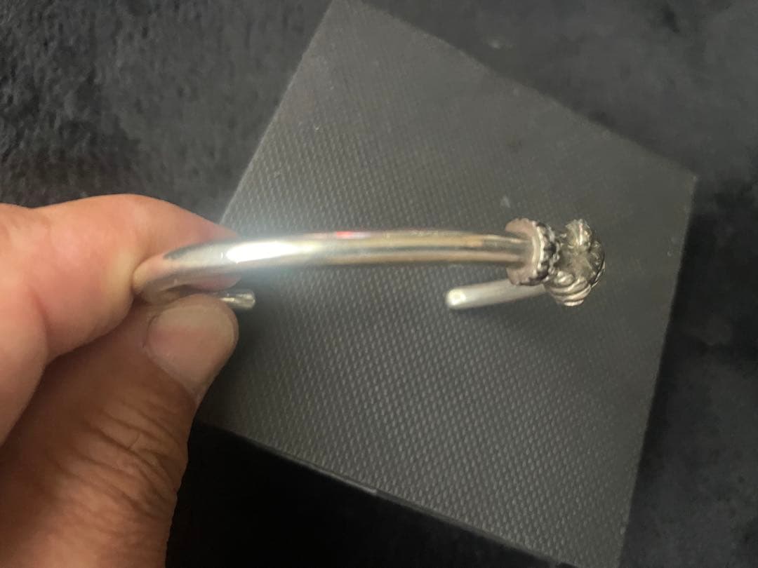 アーチセブンスター　握手バングル ブラックダイヤ