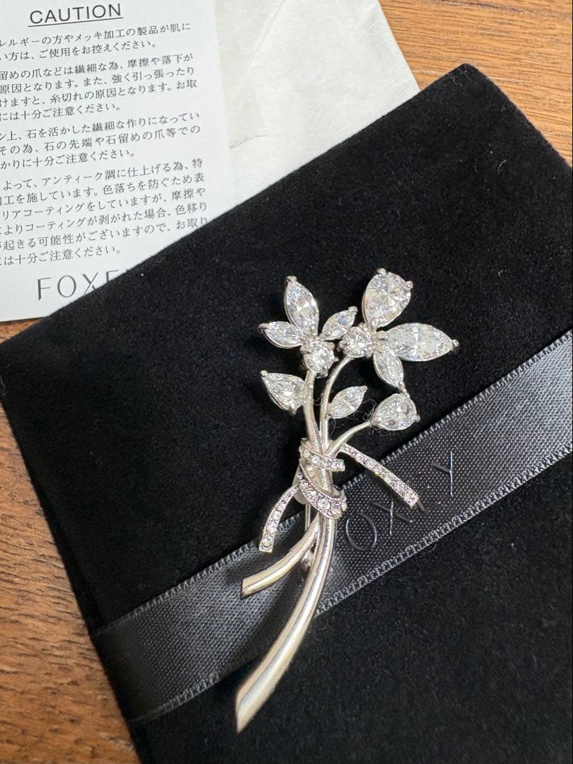 FOXEY ブローチ 44, フォクシー 現行販売品 クリア コサージュ