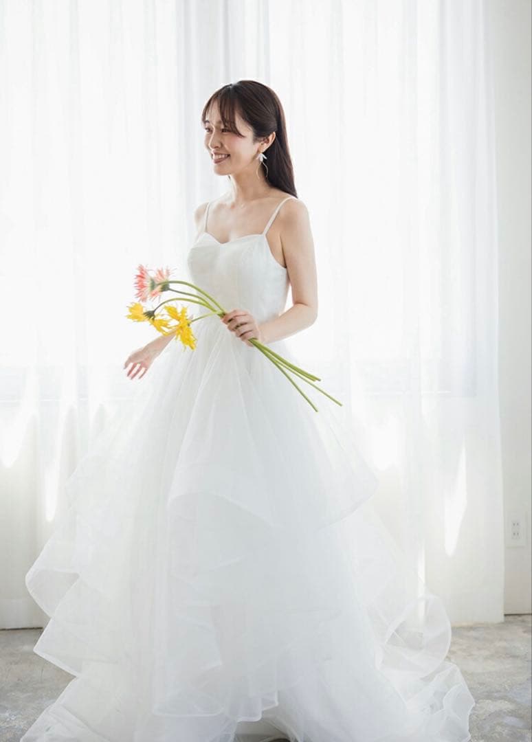 ホワイト フリル Aライン ウェディングドレス　ビタースウィート